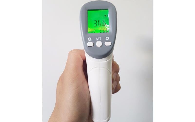 Súng đo nhiệt độ Amor Line AL-111 có khả năng đo nhiệt độ bề mặt ở trán Súng đo nhiệt độ Amor Line AL-111 có khả năng đo nhiệt độ bề mặt ở trán