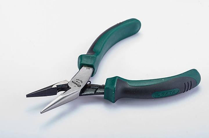 Kìm điện cách điện nhỏ mũi nhọn 5in/125mm Sata 70612A