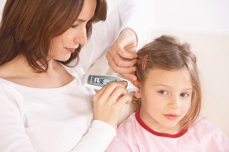 Nhiệt kế điện tử Beurer FT65 có thể đo nhiệt độ ở trán mà không cần tiếp xúc