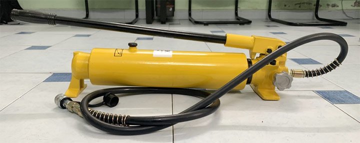 Hình ảnh bơm thủy lực dùng tay CP-700A Hình ảnh bơm thủy lực dùng tay CP-700A