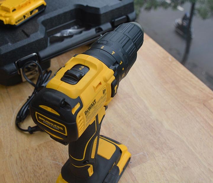 Máy khoan pin 18V Dewalt DCD778D2 sở hữu hộp số 2 tốc độ Máy khoan pin 18V Dewalt DCD778D2 sở hữu hộp số 2 tốc độ