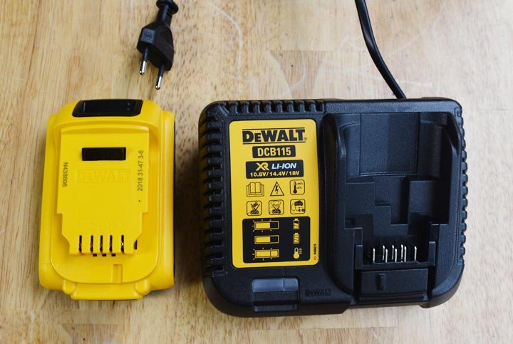 Đế sạc máy khoan pin Dewalt Đế sạc máy khoan pin Dewalt