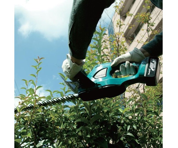 Máy tỉa hàng rào dùng pin Makita DUH523RTX1 Máy tỉa hàng rào dùng pin Makita DUH523RTX1