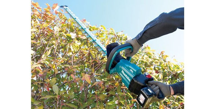 Máy tỉa hàng rào dùng pin Makita DUH602RT Máy tỉa hàng rào dùng pin Makita DUH602RT