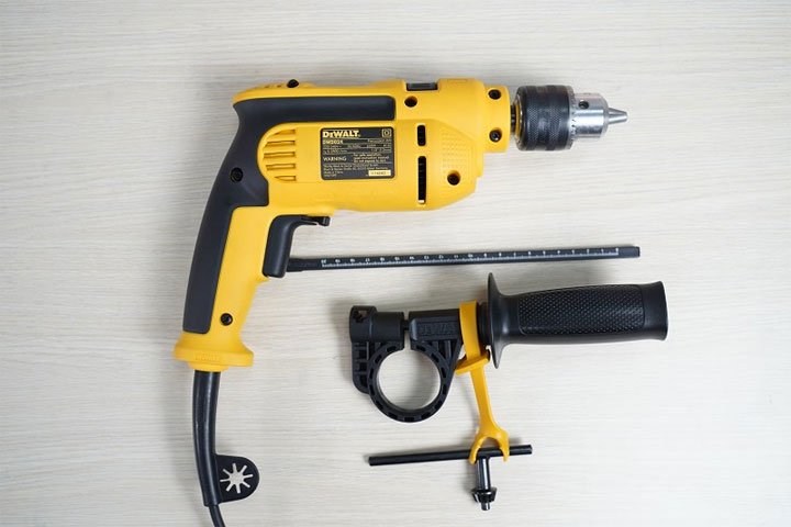 Máy khoan Dewalt DWD024 và các phụ kiện Máy khoan Dewalt DWD024 và các phụ kiện