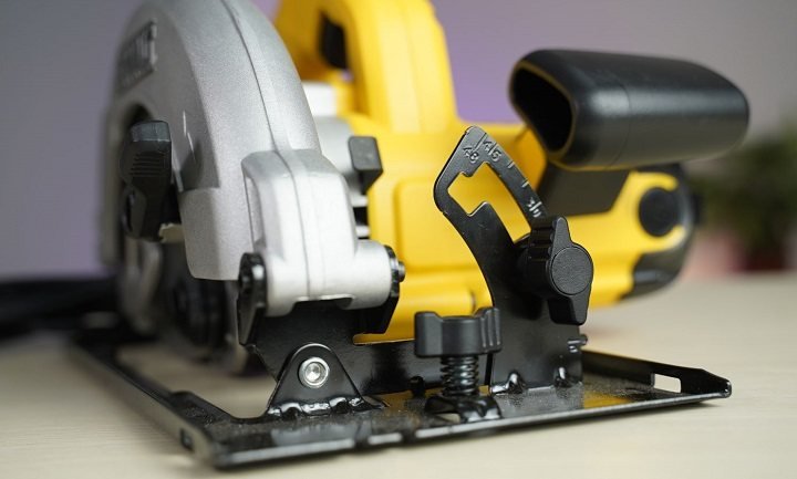 Lý do bạn nên lựa chọn Dewalt DWE561 Hình ảnh máy cưa gỗ Dewalt DWE561