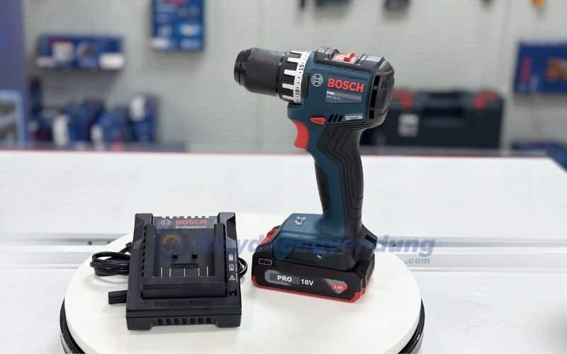 Bộ sản phẩm gồm 1 máy khoan Bosch GSR 18V-52, 1 pin và 1 sạc chính hãng 