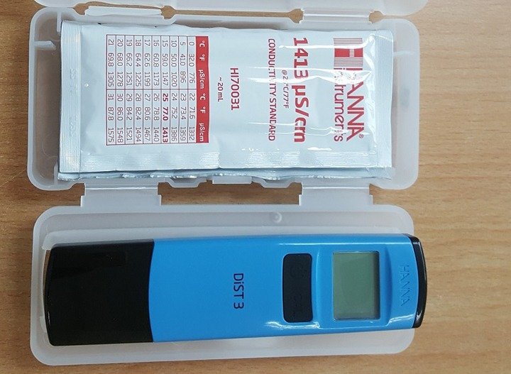 Máy đo độ dẫn điện Hanna HI98303 Máy đo độ dẫn điện Hanna HI98303