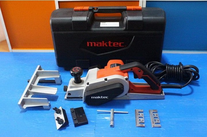 Máy bào dùng điện Maktec MT111 82mm-750W Máy bào dùng điện Maktec MT111 82mm-750W