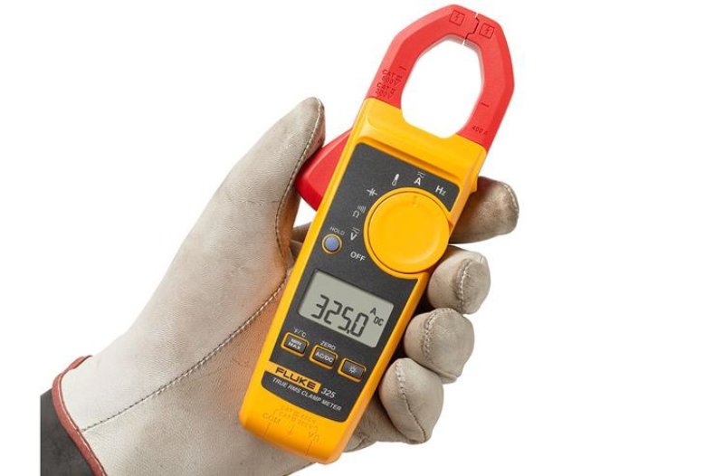 Dải đo điện áp AC/DC của ampe kìm Fluke 325 lên đến 600V. Dải đo điện áp AC/DC của ampe kìm Fluke 325 lên đến 600V.