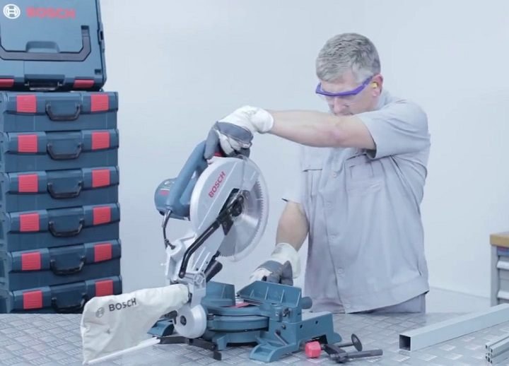 Máy cưa cắt đa năng Bosch GCM 10 MX Máy cưa cắt đa năng Bosch GCM 10 MX