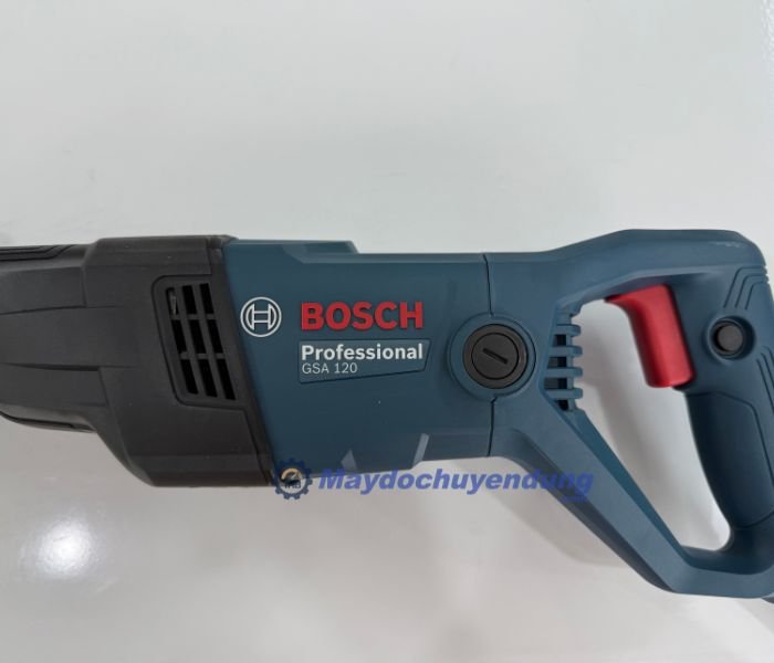 Bosch GSA 120 có phần tay cầm chịu lực và chống trơn trượt