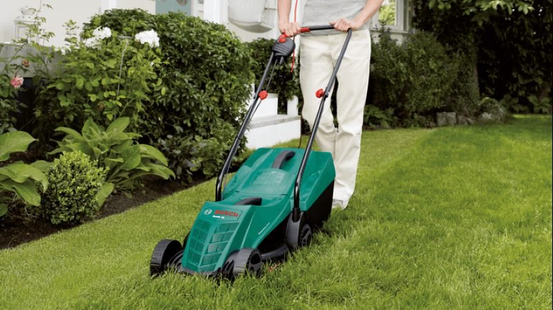 Bosch Rotak 32 phù hợp cắt các sân, bãi cỏ lớn