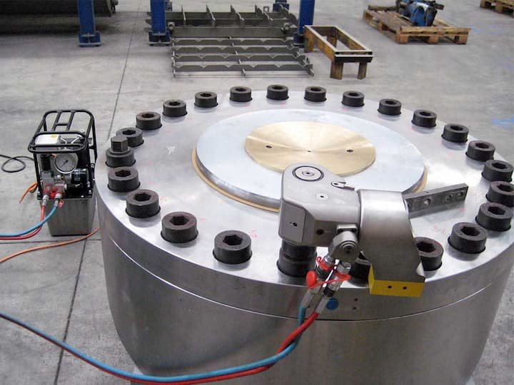 WREN 20IBT thiết kế dạng chụp, đầu nạp có thể xoay linh hoạt