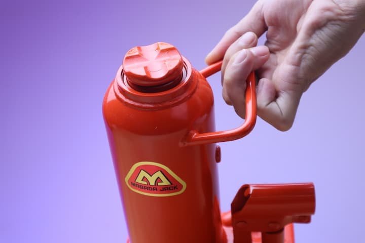 Thiết kế của Masada MH-10 nổi bật với thân thép hợp kim chắc chắn