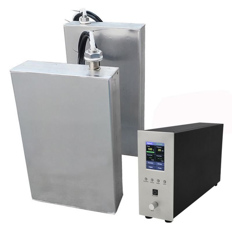 Đầu phát Derui TU1228 vận hành ở công suất 1200W