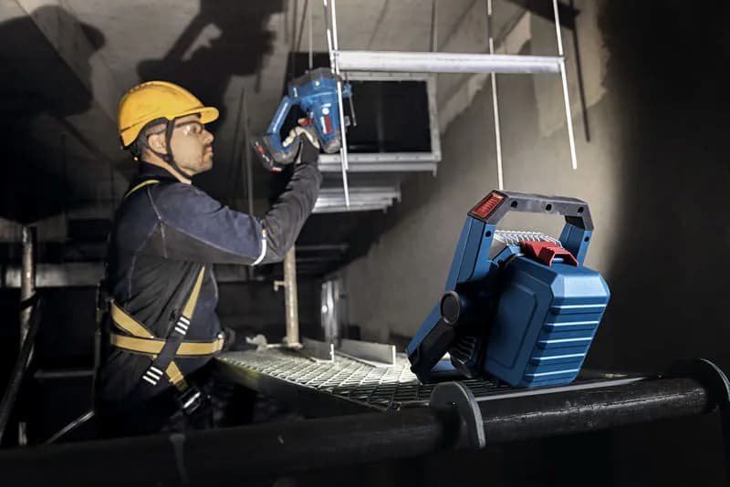 Bosch 18V GLI 18V-3000 mang lại khả năng chiếu sáng mạnh mẽ