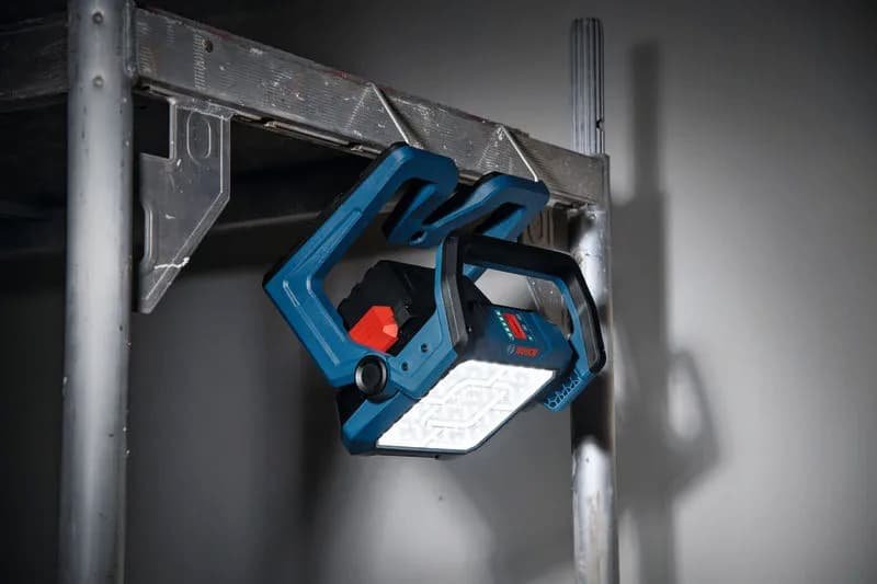 Đèn công trình dùng pin Bosch 18V GLI 18V-5000 (SOLO) mang lại hiệu quả chiếu sáng mạnh mẽ