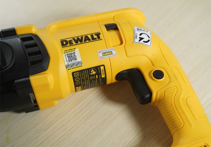 Công tắc và nút đảo chiều máy khoan Dewalt D25033K Công tắc và nút đảo chiều máy khoan Dewalt D25033K