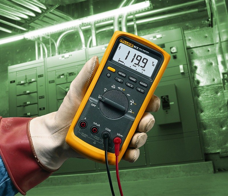 Đồng hồ vạn năng Fluke 83-5 đo điện áp AC/DC với dải đo lớn