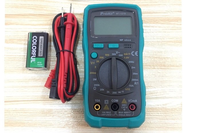 Đồng hồ vạn năng Proskit thân thiện với sinh viên trường điện.