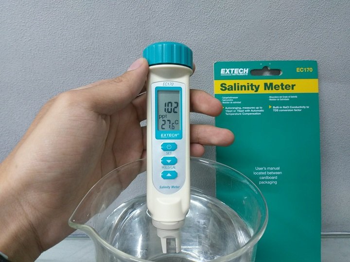 Máy đo độ mặn và nhiệt độ Extech EC170 cấu tạo cầm tay nhỏ gọn Máy đo độ mặn và nhiệt độ Extech EC170 cấu tạo cầm tay nhỏ gọn