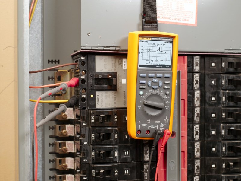 Đồng hồ vạn năng Fluke 289 là đồng hồ vạn năng chuyên dụng, dùng để đo điện áp AC, DC