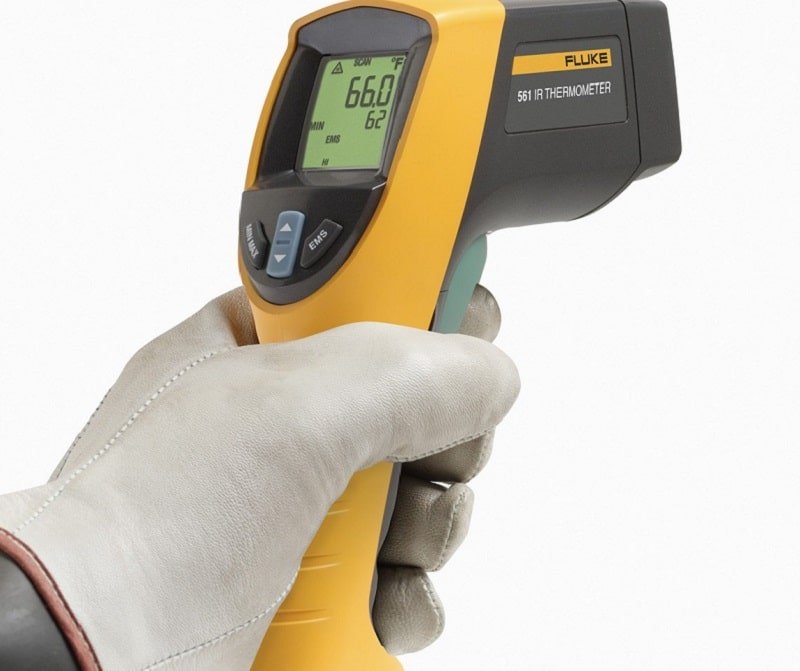 Súng đo nhiệt độ hồng ngoại Fluke 561 có phạm vi đo nhiệt độ từ -40 ° C đến 550 ° C
