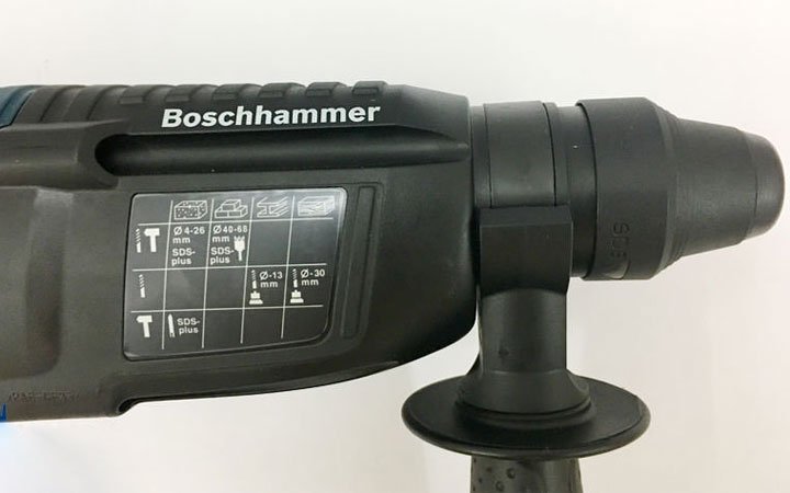 Thông số kỹ thuật của GBH 2-26 DRE được ghi trên thân máy Thông số kỹ thuật của GBH 2-26 DRE được ghi trên thân máy