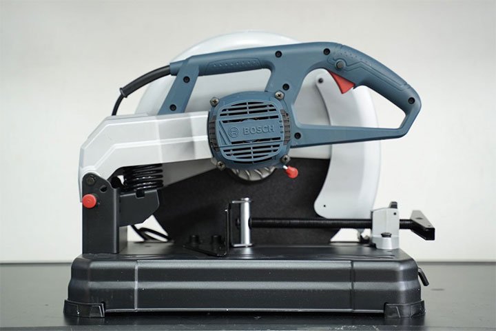 Máy cắt sắt Bosch có thể gập lại an toàn, tiện lợi trong quá trình di chuyển, bảo quản máy Máy cắt sắt Bosch có thể gập lại an toàn, tiện lợi trong quá trình di chuyển, bảo quản máy