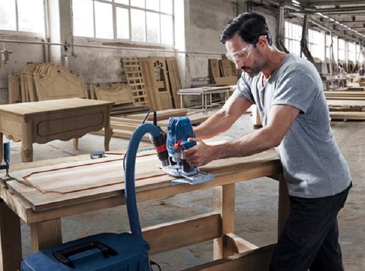 Máy phay gỗ Bosch GOF 130