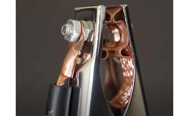 Kẹp mass được gia công bằng đồng nguyên chất, tính dẫn điện tốt Kẹp mass được gia công bằng đồng nguyên chất, tính dẫn điện tốt