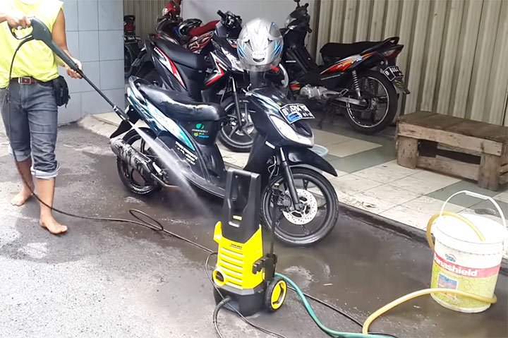 Test xịt rửa thực tế từ máy rửa xe Karcher K2 360 Test xịt rửa thực tế từ máy rửa xe Karcher K2 360
