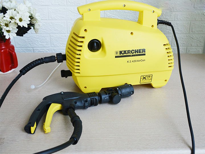 Máy xịt rửa điều hòa Karcher K2 420 thiết kế gọn nhẹ Máy xịt rửa điều hòa Karcher K2 420 thiết kế gọn nhẹ