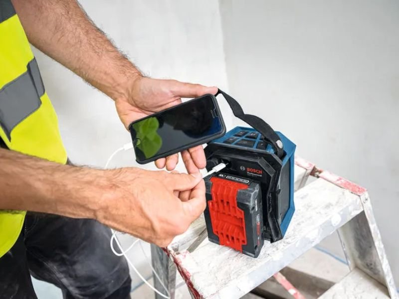 Bosch GPB 18V-1 C hỗ trợ ghép nối nhanh chóng với điện thoại, máy tính bảng, laptop