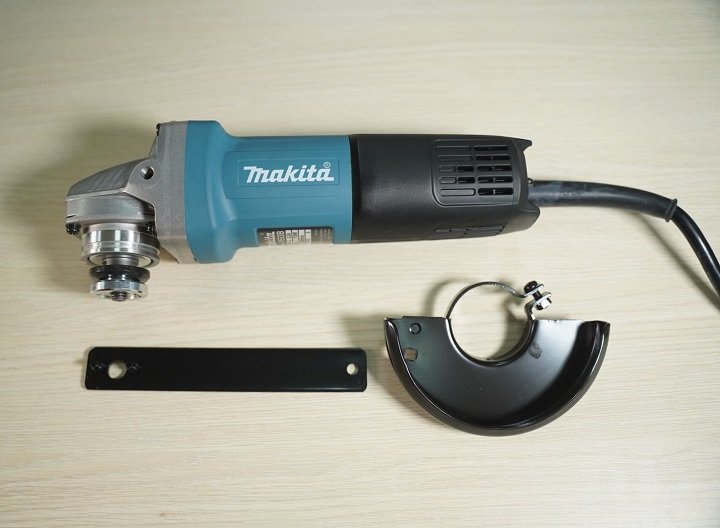 Máy mài Makita 9553B thiết kế gọn nhẹ, chỉ nặng 1,7kg Máy mài Makita 9553B thiết kế gọn nhẹ, chỉ nặng 1,7kg