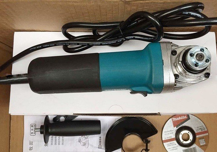 Máy mài góc Makita 9553NB​ đi kèm các phụ kiện như sau