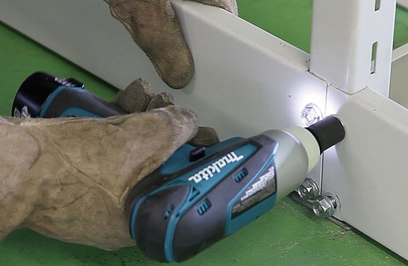 Máy bắt vít chạy pin Makita TW100DWE Máy bắt vít chạy pin Makita TW100DWE