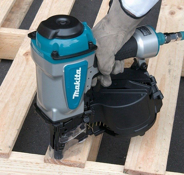 Máy bắn đinh cuộn pallet dùng hơi Makita AN560 Máy bắn đinh cuộn pallet dùng hơi Makita AN560