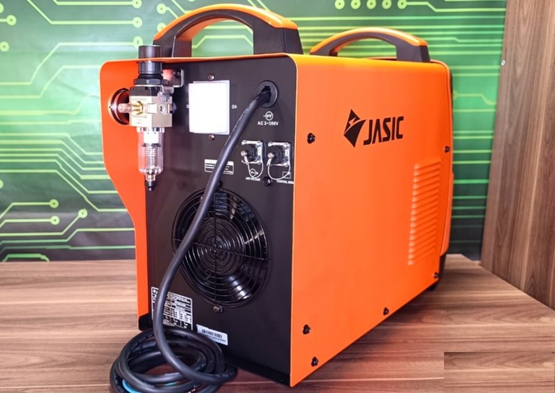 Thiết kế mặt sau của máy cắt plasma Jasic CUT100 L221 II Thiết kế mặt sau của máy cắt plasma Jasic CUT100 L221 II