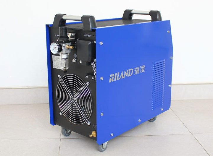 Máy được trang bị cảm biến tự ngắt nếu quá tải quá nhiệt hoặc khí nén không đủ Máy được trang bị cảm biến tự ngắt nếu quá tải quá nhiệt hoặc khí nén không đủ