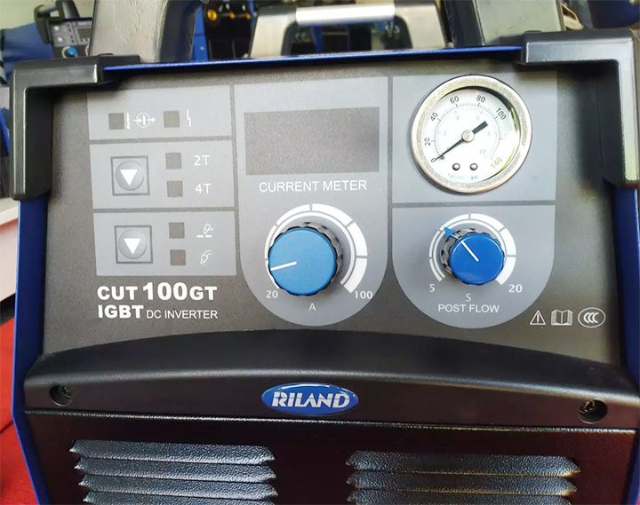Bảng điều khiển của máy cắt Plasma Riland CUT 80GT Bảng điều khiển của máy cắt Plasma Riland CUT 80GT