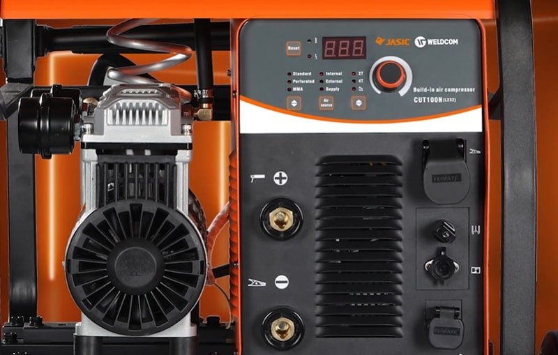 Bảng điều khiển và màn hình LCD trên máy cắt plasma Jasic CUT100N L232 Bảng điều khiển và màn hình LCD trên máy cắt plasma Jasic CUT100N L232