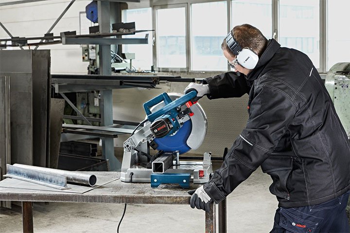 Bosch GCD12JL có thể loại bỏ tia lửa đến 100% cho môi trường làm việc an toàn. Bosch GCD12JL có thể loại bỏ tia lửa đến 100% cho môi trường làm việc an toàn.
