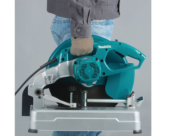 Khả năng di chuyển của máy cắt sắt Makita LW1400 Khả năng di chuyển của máy cắt sắt Makita LW1400