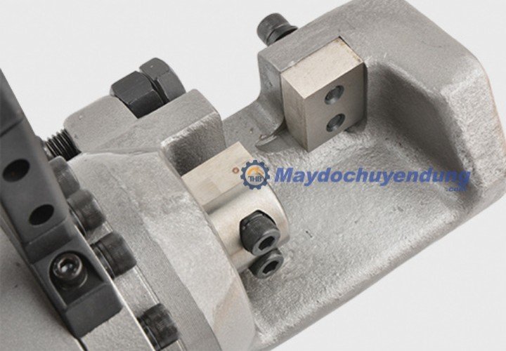 RC-25 sở hữu lưỡi cắt sắc bén giúp cắt sắt nhanh chóng