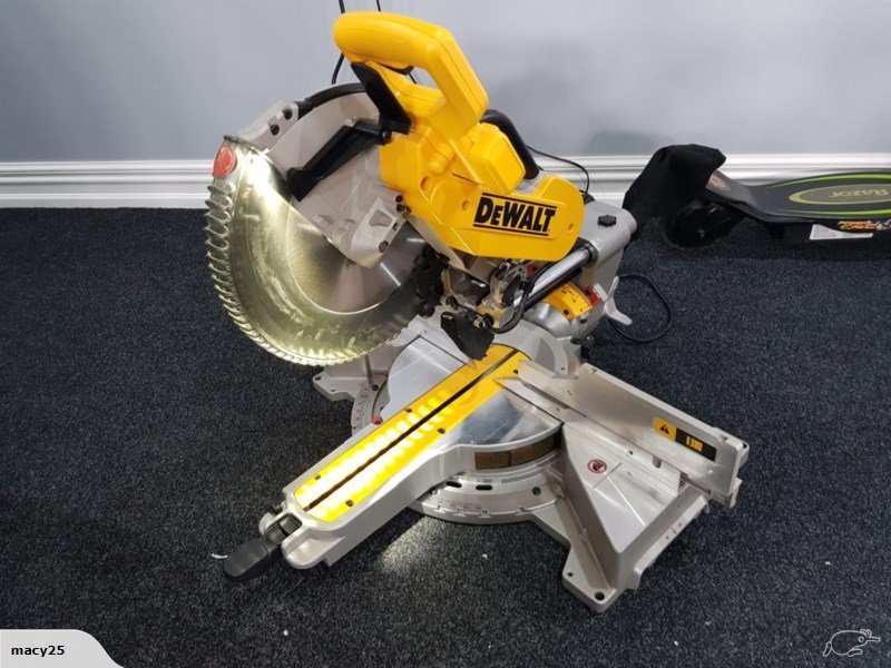 Dewalt DWS780 hỗ trợ hệ thống đèn led Dewalt DWS780 hỗ trợ hệ thống đèn led