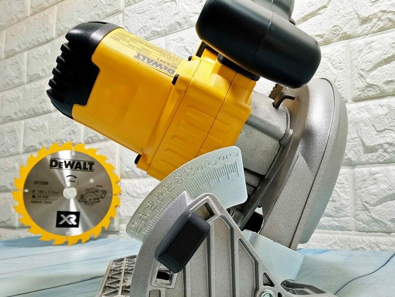 Khả năng làm việc mạnh mẽ Máy sử dụng pin nhưng hoạt động mạnh mẽ như những dòng máy dùng điện