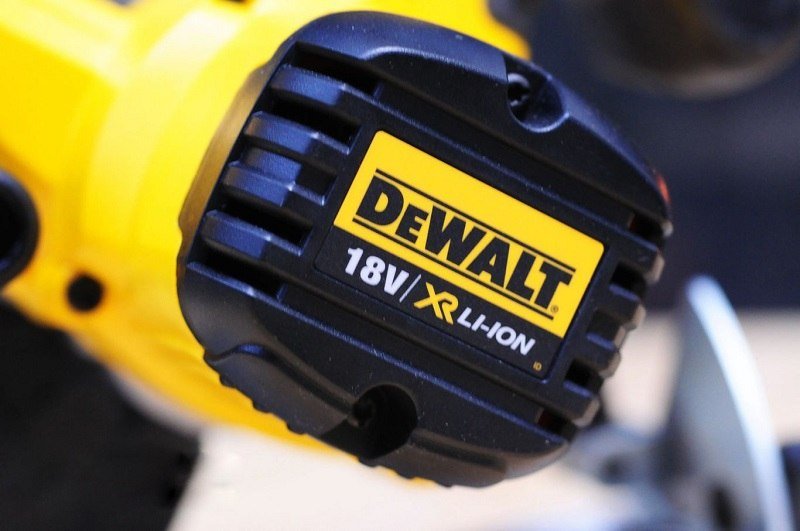 Máy cưa đĩa pin Dewalt DCS391N-KR Máy sử dụng lion siêu bền