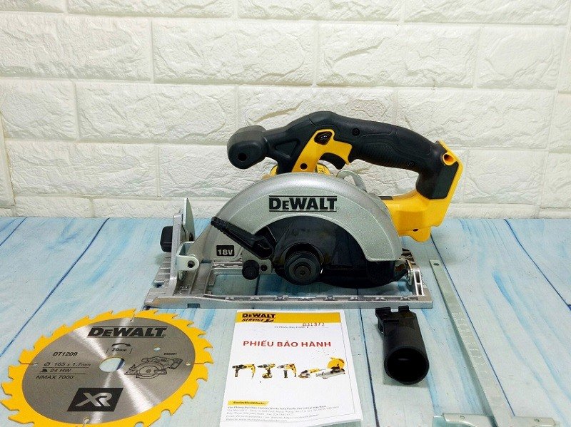 Máy cưa đĩa dùng pin Dewalt DCS391N-KR chính hãng Dewalt DCS391 xuất xứ từ Mỹ, sản xuất tại Mexico